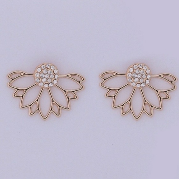 New Gold Tone Flower Earrings - Picture 2 of 6